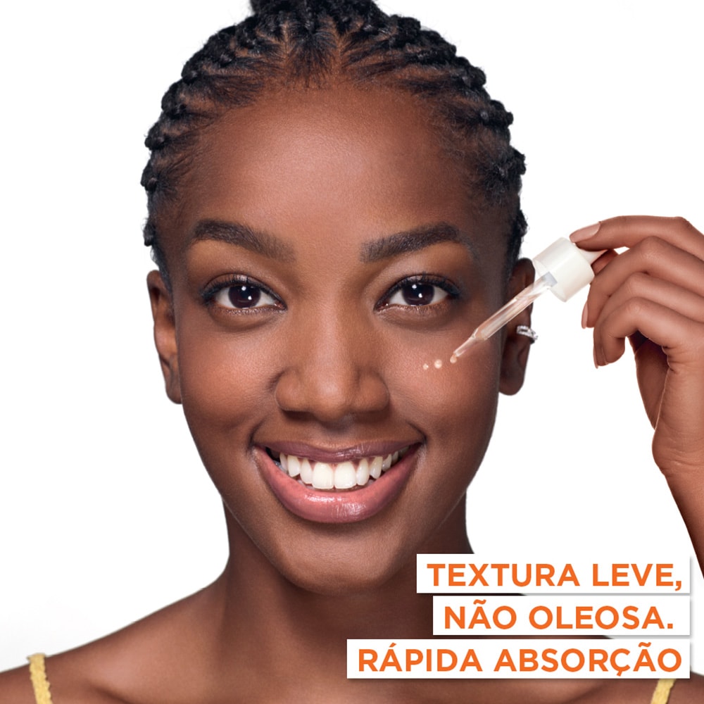 Iza usando o novo Sérum Booster Antimanchas Garnier Uniforme&Matte Vitamina C | Garnier